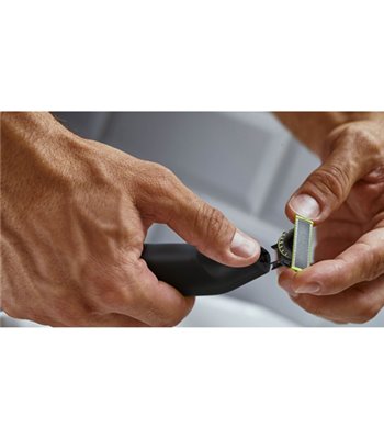 Philips OneBlade Pro 360 trimmer