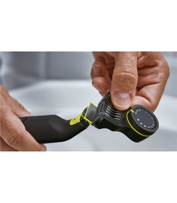 Philips OneBlade Pro 360 trimmer