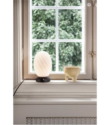 Halo Design Twist sort bordlampe