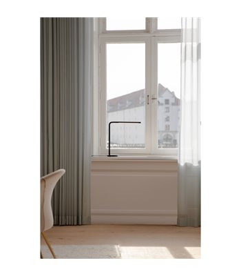 UMAGE Omni sort bordlampe