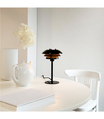 Dyberg Larsen Sixteen sort bordlampe