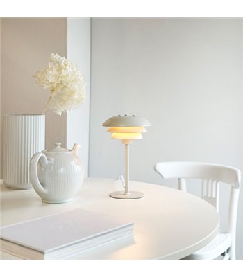Dyberg Larsen Sixteen perlehvid bordlampe