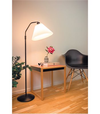 Halo Design Berlin sort gulvlampe