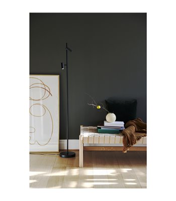 Nordlux Omari sort gulvlampe