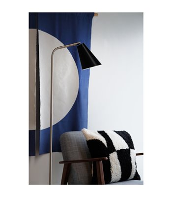 Dyberg Larsen Oswald sort/stål gulvlampe