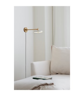 UMAGE Asteria Wall Long messing/Nuance Mist væglampe
