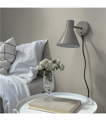 Dyberg Larsen Sleep brown væglampe